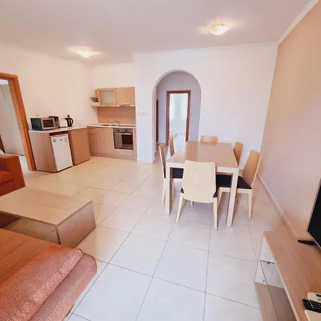 Modern 1bd At Watermill Complex Aparthotel